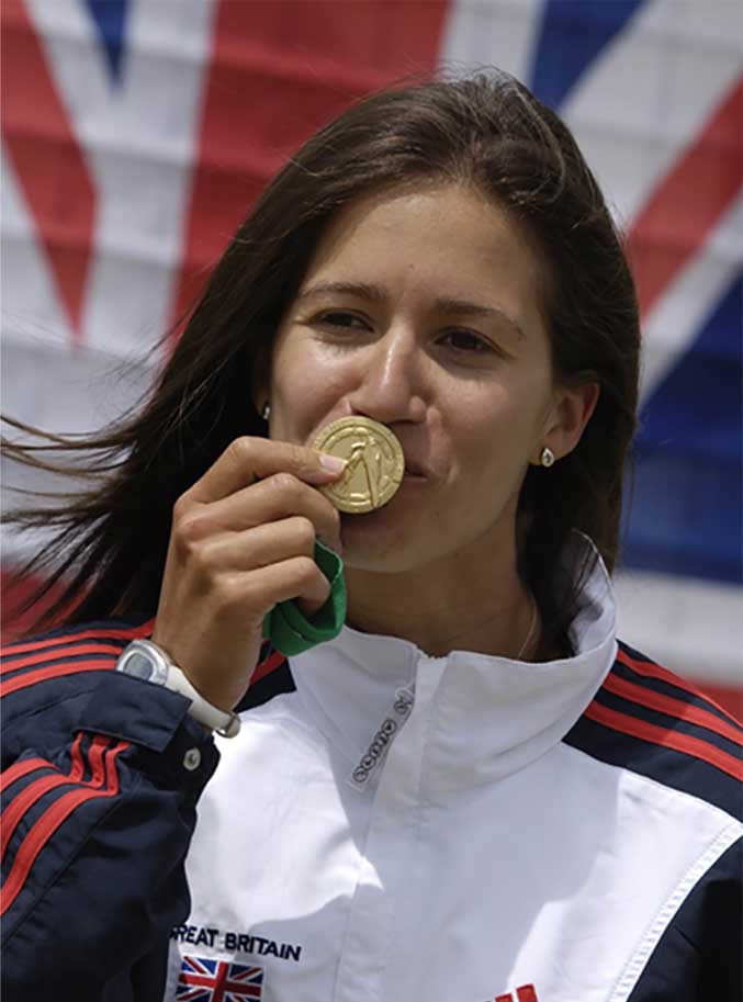 Anna kissing olympic medal